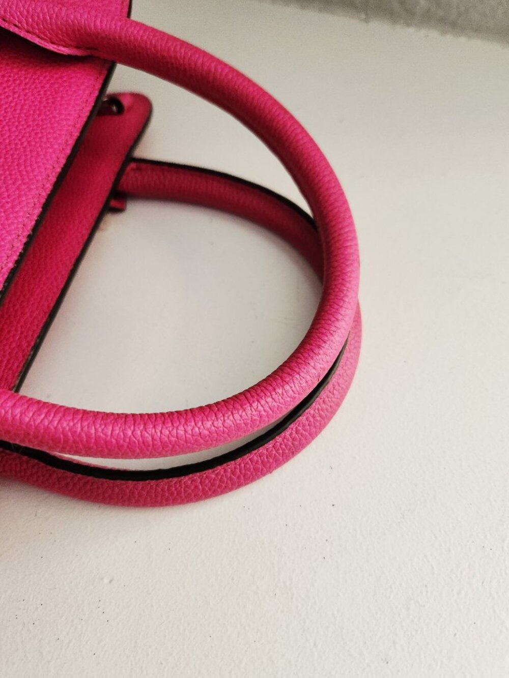 Like New Michael Kors Rasberry Pink Shoulder/Crossbody Bag Purse - Picture 5 of 16